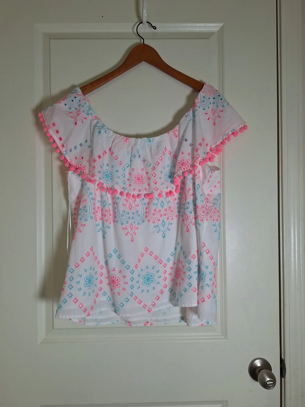 Crown & Ivy Resort Off The Shoulder Top Pom Pom Embroidered Cotton Blouse XL - Picture 4 of 7